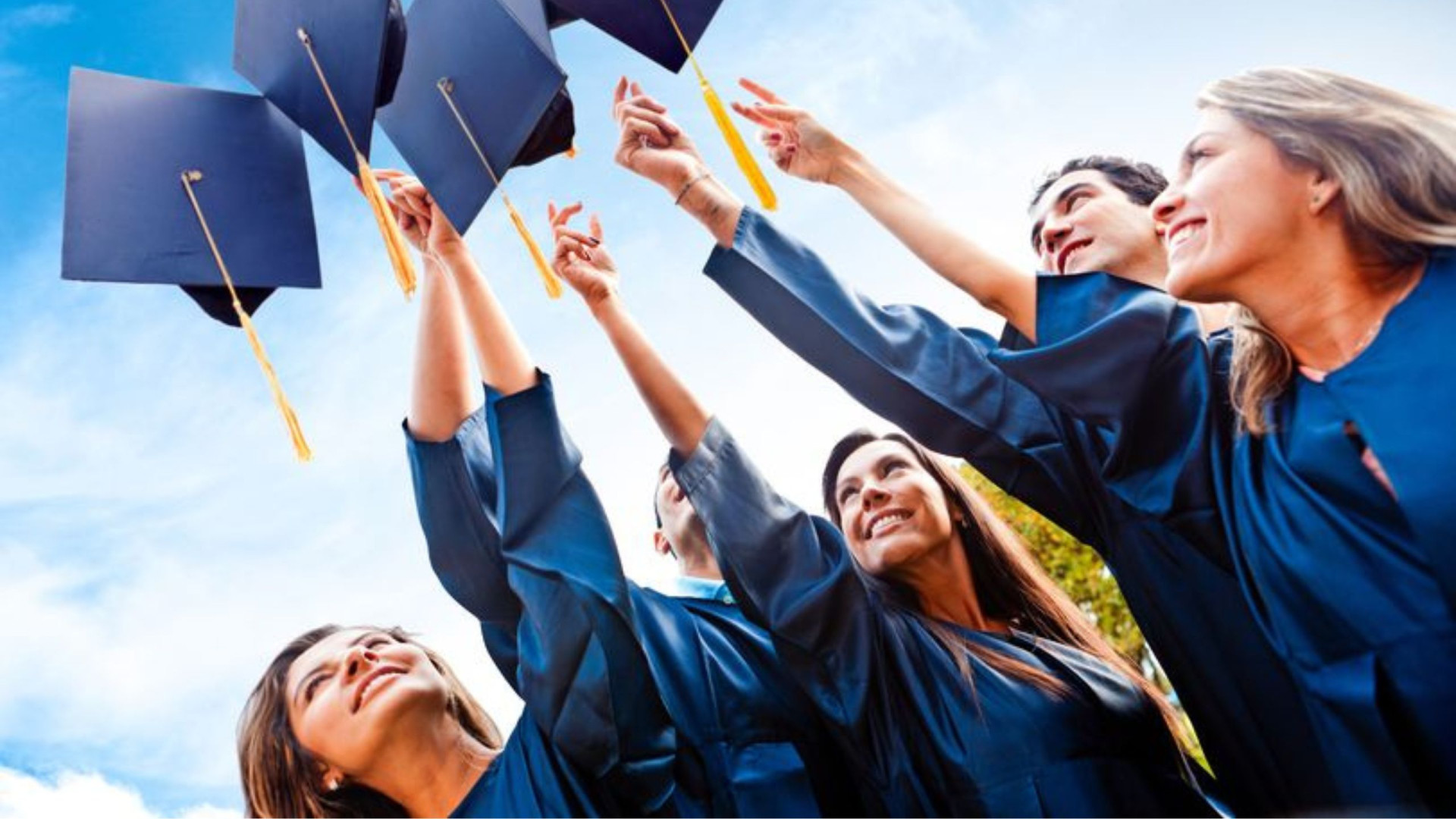 Bild von College Absolvent:innen