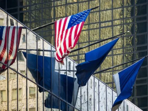 Bild von einer USA-Flagge an einem US-Konsulat